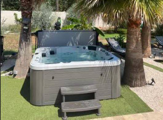 Livraison d'un Spa Haut de gamme Be Well 81 jets toutes options dan (1)