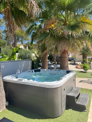 Livraison d'un Spa Haut de gamme Be Well 81 jets toutes options dan ( (3)